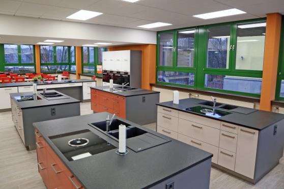 Blick in die moderne Schulküche der Sekundarschule Wickede (Ruhr) FOTO: ANDREAS DUNKER