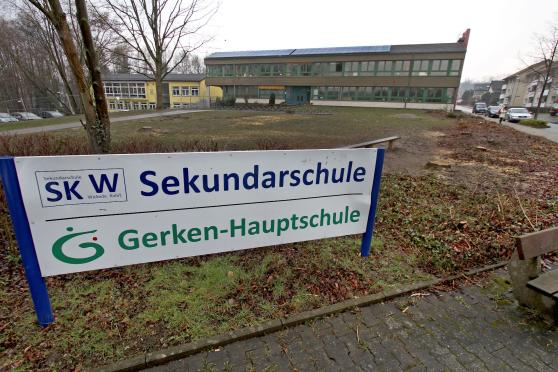 Auf die freie Fläche an der Ecke Hövel- und Ludgerusstraße soll der Erweiterungsbau der Sekundarschule Wickede (Ruhr) kommen. ARCHIVFOTO: ANDREAS DUNKER