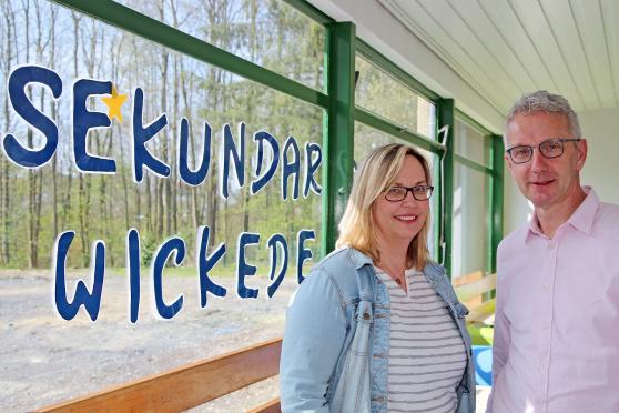 Schulleiter Peter Zarnitz mit seiner neuen „Ständigen Stellvertreterin“ Stefanie Tillmann FOTO: ANDREAS DUNKER