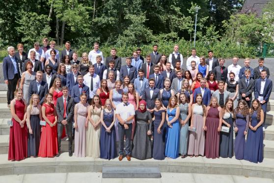 Gruppenfoto des Entlassjahrgangs 2019 der Sekundarschule Wickede (Ruhr) FOTO: ANDREAS DUNKER