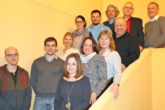 Vordere Reihe, von links: Zweite Kassiererin Sina Baum, Geschäftsführerin Sabine Möglich-Bangemann, Ehrenratsvorsitzende Josiane Risse und Zweiter Vorsitzender Markus Thurau
Hintere Reihe, von links: Tischtennis-Fachwart Daniel Lortie, Judo-Fachwart Matthias Gedig, Turnwartin Iris Thiergarten, Sozialwartin Jasmin Schnapp, Sportwart Robert Gedig, Tennis-Fachwart Thomas Bangemann, Vorsitzender Dr. Lutz Hofmann und Handball-Fachwart Richard Malinowski