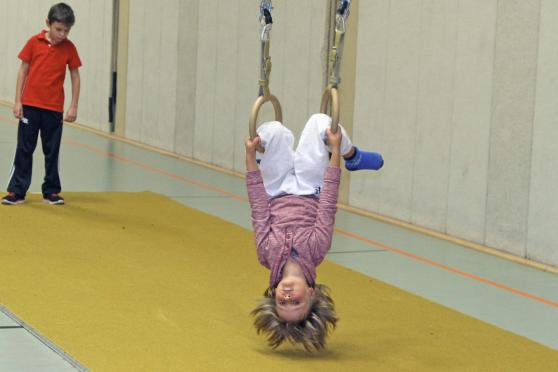 Die Welt mal anders herum betrachten – das macht Spaß. FOTO: ANDREAS DUNKER