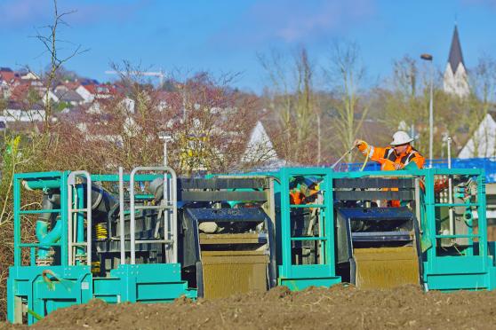 Das neue Bohrgerät mit erhöhter Schubleistung schaffte die Unterquerung der Ruhr zwischen Wimbern und Wickede. FOTO: ANDREAS DUNKER