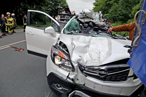 Auch durch den Schnellrettungseinsatz der Werler Feuerwehr und den eingesetzten Rettungshubschrauber mit Notarzt konnte der tödlich verletzte Wickeder leider nicht mehr gerettet werden und verstarb noch am Unfallort am Haarweg (Autobahnzu- und -abfahrt). FOTO: ANDREAS DUNKER