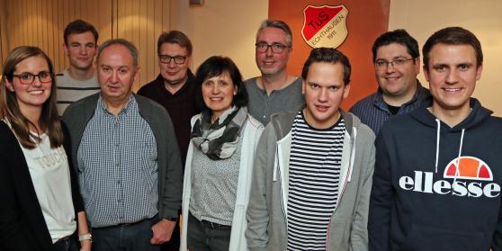 Jana Nölle (Abteilungsleiterin Freizeit- und Breitensport), Dennis Frohne (Geschäftsführer der Fußball-Senioren-Abteilung), Detlef Eickenbusch (Erster Vorsitzender), Michael Krömer (Zweiter Vorsitzender), Ele-Rohde Beckenbauer (Volleyball-Abteilungsleiterin), Wolfram Bremkes (Alte-Herren-Vorsitzender), Fabian Martin (Jugendabteilungsleiter), Andreas Baum (Geschäftsführer) und Matthias Siepmann (Kassierer) FOTO: ANDREAS DUNKER