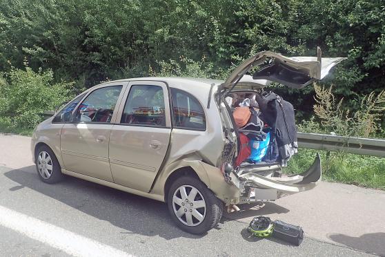 Einer der verunglückten Pkw auf der A445 FOTO: FEUERWEHR WERL