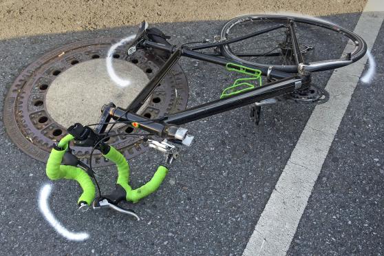 Das zerstörte Rennrad des Fröndenberger Unfallopfers FOTO: ANDREAS DUNKER