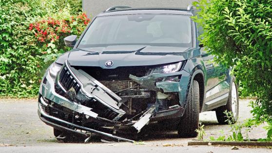 Der beschädigte Skoda FOTO: ANDREAS DUNKER