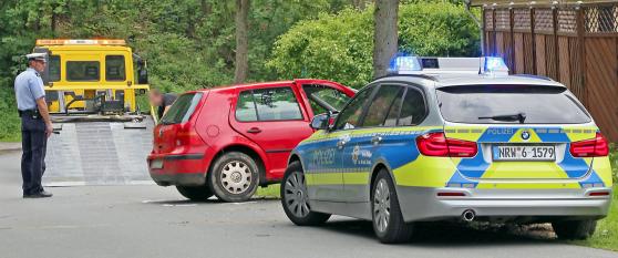 Bergung des Unfallfahrzeuges FOTO: ANDREAS DUNKER