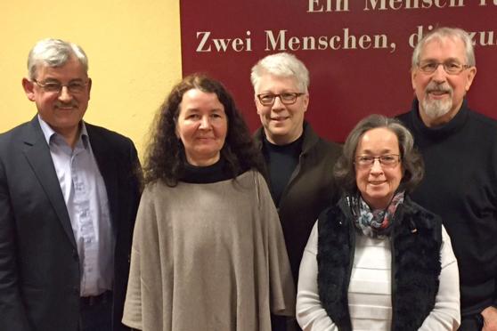 Der Vorstand des Senioren-Forums Wickede (Ruhr) (von links): Erster Vorsitzender Dr. Hubertus Geisler aus Schlückingen und Geschäftsführerin Angelika Bechheim-Kanthak sowie die stellvertretenden Vorsitzenden: Christina Hofmann, Marlis Müller aus Echthausen und Hermann Arndt. FOTO: GEMEINDE WICKEDE (RUHR)