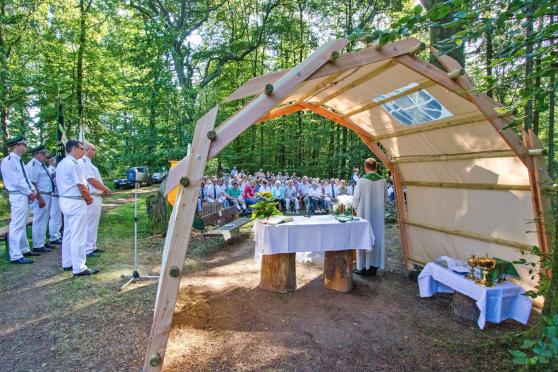 Der Waldgottesdienst in Echthauisen FOTO: ANDREAS DUNKER
