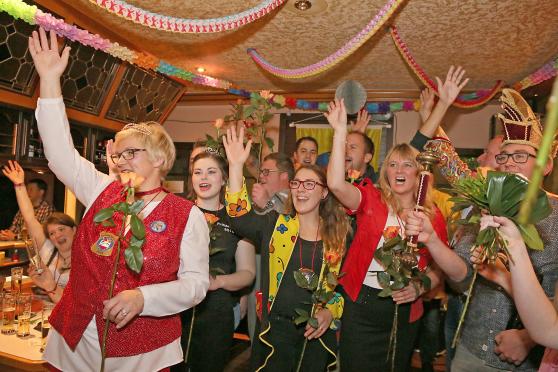 Ehemalige Karnevalsprinzen und -prinzessinnen des Wickeder Karnevalsvereins FOTO: ANDREAS DUNKER