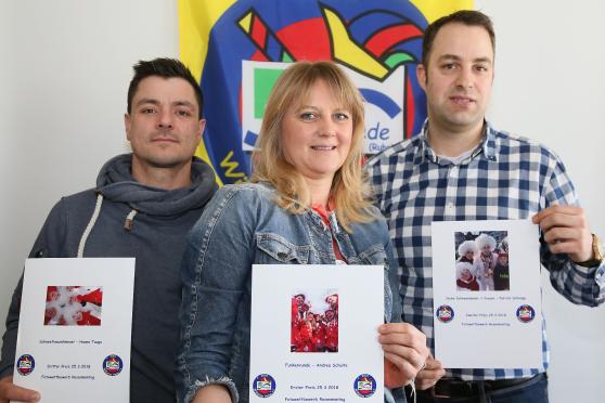 Die Sieger des Foto-Wettbewerbs des Wickeder Karnevalsvereins "WiKaVau" (von links): Hanno Taugs (Dritter Platz), Andrea Schulte (Erster Platz) und Patrick Schnapp (Zweiter Platz) FOTO: ANDREAS DUNKER