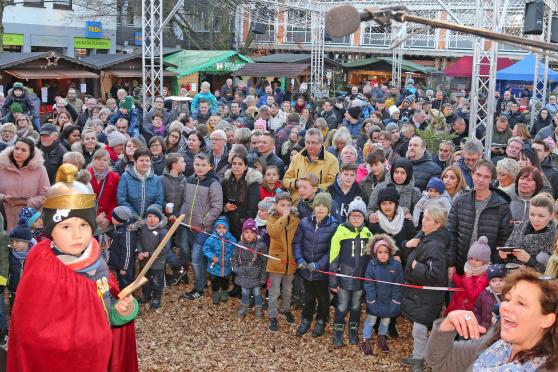 Kleiner Sankt-Martins-Darsteller mit Schwert FOTO: ANDREAS DUNKER