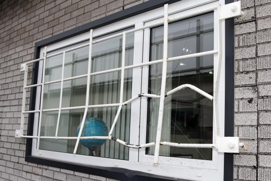 Vergogene Gitterstäbe nach dem Einbruch in den Betrieb an der Ringstraße in Wickede FOTO: ANDREAS DUNKER