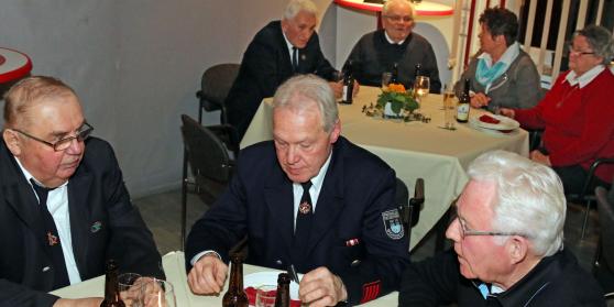 Feier der Aktiven zusammen mit den Mitgliedern der Alters- und Ehrenabteilung im Gerätehaus in Echthausen FOTO: ANDREAS DUNKER