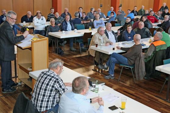 Podium und Publikum – beide haben ihre speziellen Anforderungen an die Veranstaltungsstätte. Mikrofone und Lautsprecher zur guten Verständlichkeit sind dabei nur ein Aspekt. ARCHIVFOTO: ANDREAS DUNKER