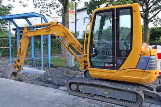 Bauarbeiten an der Bushaltestelle "Fichtenstraße" in Wickede FOTO: ANDREAS DUNKER