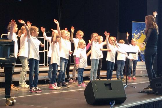 Der Cantalino-Kinderchor unter Leitung von Leonie Liening bei seinem Auftritt in Münster FOTO: MARTIN HASELHORST