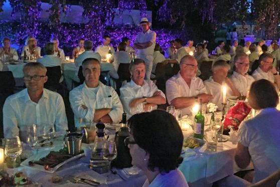 „Dîner en blanc“ im Bernhard-Bauer-Park in Wickede ARCHIVFOTO: ANDREAS DUNKER