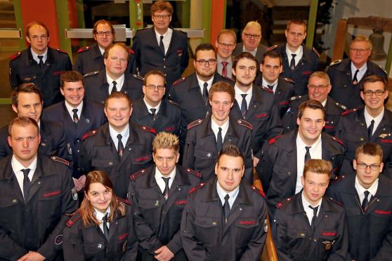 Gruppenfoto nach den Beförderungen und Ehrungen im Rahmen der Jahresdienstbesprechung der Freiwilligen Feuerwehr der Gemeinde Wickede (Ruhr) FOTO: ANDREAS DUNKER