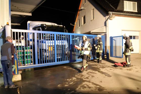 Junior-Chef Fabian Knieper unterstützte die Feuerwehr bei ihrer Übung in dem Familienunternehmen. FOTO: ANDREAS DUNKER