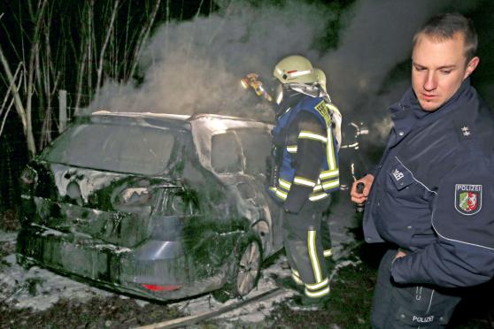 Polizei und Feuerwehr waren vor Ort FOTO: ANDREAS DUNKER