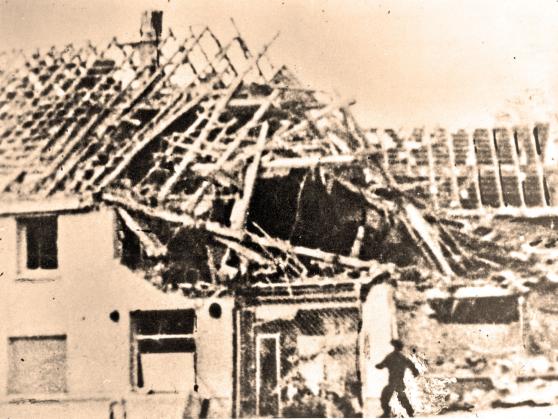 Das zerbomte „Haus Arndt" an der Hauptstraße in Wickede im April 1945