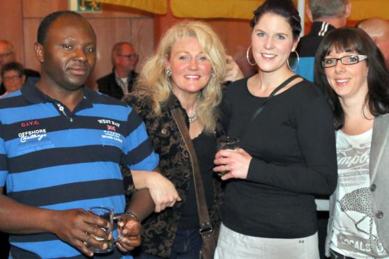 Gäste beim Herbstfest der Schützenbruderschaft Wickede – Wiehagen am Samstagabend im Wickeder Bürgerhaus FOTO: ANDREAS DUNKER