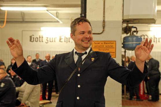 Dirigent Sven Christian Kinne fungierte am Samstagabend im Feuerwehr-Gerätehaus letztmalig als Kapellmeister des Musikzuges. ARCHIVFOTO: ANDREAS DUNKER