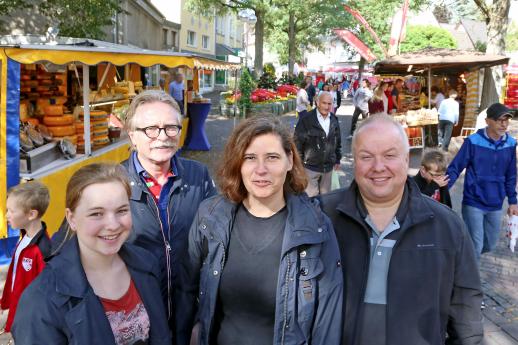 Eröffnung des Lanfer-Festes durch Dr. Clemens Frigge, Gabriela Kimpel und Markus Thurau als Vertreter des Wirtschaftsverbandes Wickede (Ruhr). ARCHIVFOTO: ANDREAS DUNKER