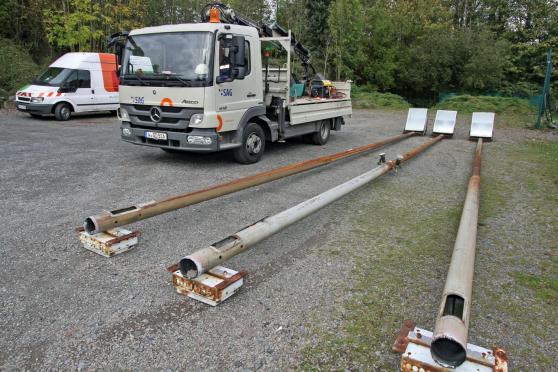 Demontierte Flutlichtmasten liegen vor der Tennisanlage
FOTO: ANDREAS DUNKER
