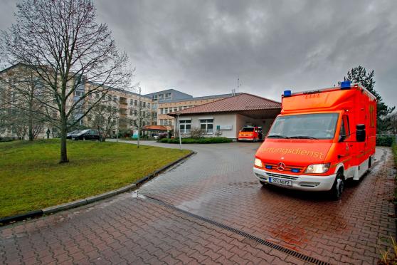 Dunkle Wolken über dem Marien-Krankenhaus FOTO: ANDREAS DUNKER