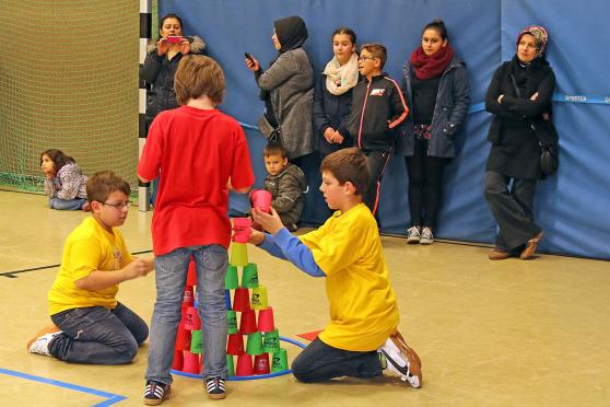 Sportunterricht in der Turnhalle FOTO: ANDREAS DUNKER
