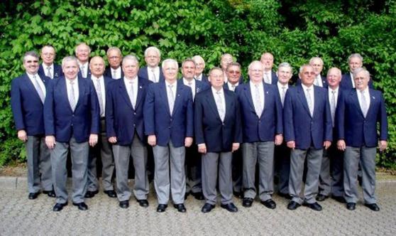 Sänger des MHP-Chores Wickede mit Dirigent Günter Kampmann ARCHIVFOTO: MHP-CHOR WICKEDE