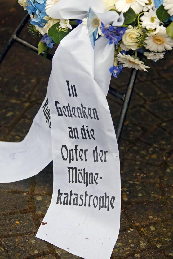 Kranz zu Ehren der Wassertoren - aufgenommen am Möhnesee FOTO: ANDREAS DUNKER