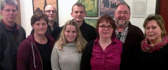 Der Vorstand des Musikvereins (von links): der neue Dirigent Thomas Voß, Vize-Vorsitzende Tina Grote, Beisitzer Kai Homberg, Schriftführerin Nina Wilms, Vorsitzender Dominik Gasse, Kassiererin Manuela Wirth, Noch-Dirigent Manfred Scheferhoff und Beisitzerin Monika Fabri
FOTO: MUSIKVEREIN ECHTHAUSEN