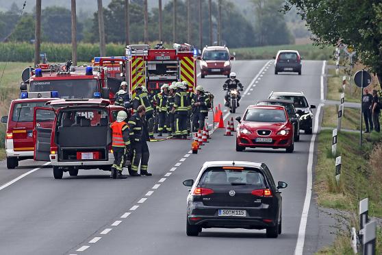 Der fließende Verkehr konnte einspurig um die Einsatzstelle herumfahren. FOTO: ANDREAS DUNKER
