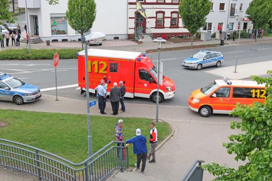 Einsatzfahrzeuge am Bahnhof in Wickede FOTO: ANDREAS DUNKER