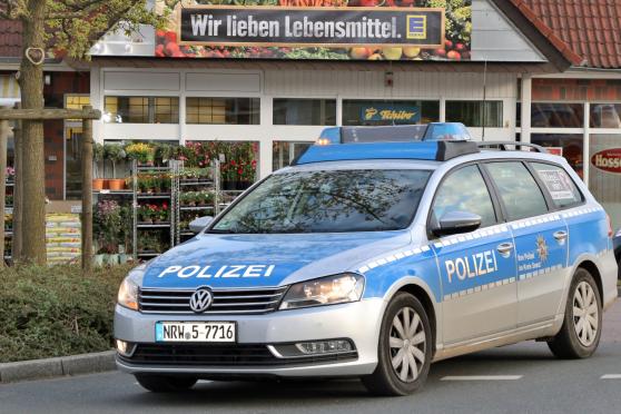 Die Edeka-Mitarbeiter "lieben Lebensmittel" – weniger jedoch lieben sie den sinnlosen Aufwand für nutzlose Strafanzeigen gegen Flüchtlinge, die sie als Ladendiebe erwischen. Denn die Strafverfolgung verlaufe fast immer im Sande und werde wegen "Geringfügigkeit" von der Justiz eingestellt, heißt es.FOTO: ANDREAS DUNKER