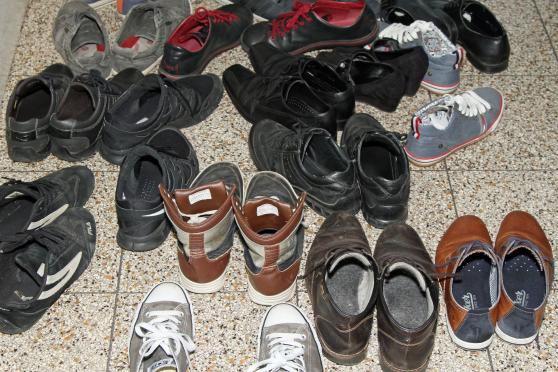 Schuhe aus zum Gebet FOTO: ANDREAS DUNKER