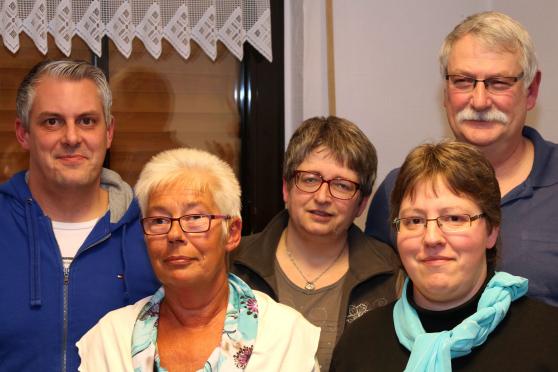Der alte Vorstand (von links): Sascha Reißing, Ursula Wache, Marita Boivin, Sandra Lange und Hermann Boivin  FOTO: ANDREAS DUNKER