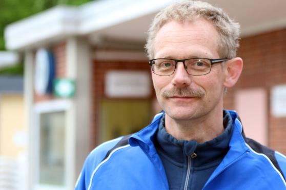 Schwimmmeister Michael Scheffler leitet das Freibad der Gemeinde Wickede (Ruhr). ARCHIVFOTO: ANDREAS DUNKER