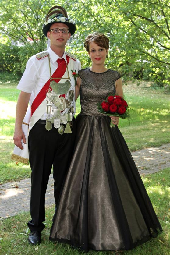 Das Büdericher Königspaar Steffen Prenger – aus Schlückingen – und Johanna Schröter FOTO: ANDREAS DUNKER