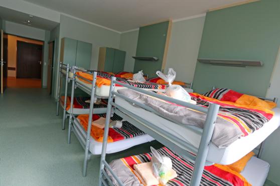 Drangvolle Enge: kaum Platz zwischen den Doppelbetten FOTO: ANDREAS DUNKER