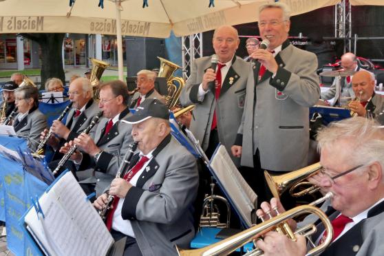 Auf dem Marktplatz gibt es ein musikalisches Unterhaltungsprogramm. FOTO: CARINA WESTERWELLE