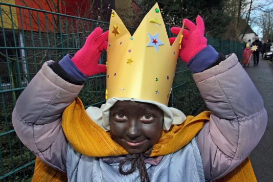 Der "Mohr" wird bei den Sternsingern immer schwarz geschminkt. ARCHIVFOTO. ANDREAS DUNKER