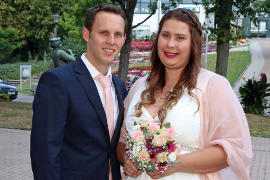 Das Hochzeitspaar: Timo und Tanja Eickenbusch, geb. Sczesny FOTO: ANDREAS DUNKER