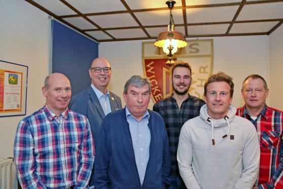 Der aktuelle TuS-Vorstand (von links): Erster Geschäftsführer Thorsten Gerlach, Erster Kassierer Ingo Regenhardt, Erster Vorsitzender Burkhard Kree-Lange, Zweiter Geschhäftsführer Matthias Schröder, Zweiter Kassierer Iven Gressner und Zweiter Vorsitzender Wolfgang Bertram FOTO: ANDREAS DUNKER