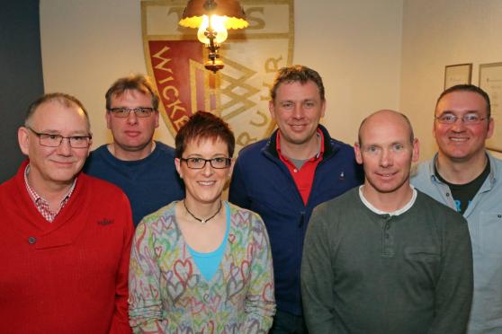 Der neue TuS-Vorstand (von links): Vorsitzender Jürgen Karthaus, 2. Geschäftsführer Udo Vickermann, 2. Kassiererin Maren Lemke, 2. Vorsitzender Andras Picker, Geschäftsführer Thorsten Gerlach und der neue Kassierer Andreas Lemke FOTO: ANDREAS DUNKER